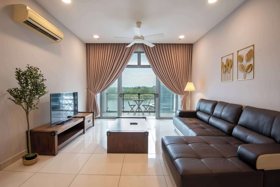 Apartment (3 Bedrooms) | Front of property