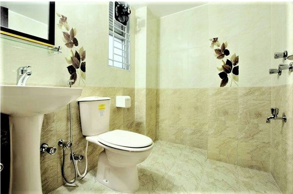 Bathtub, free toiletries, towels, soap