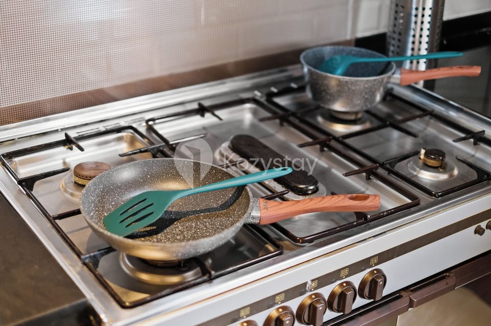 Apartment, 3 Bedrooms, City View | Private kitchen | Full-size fridge, microwave, stovetop, rice cooker