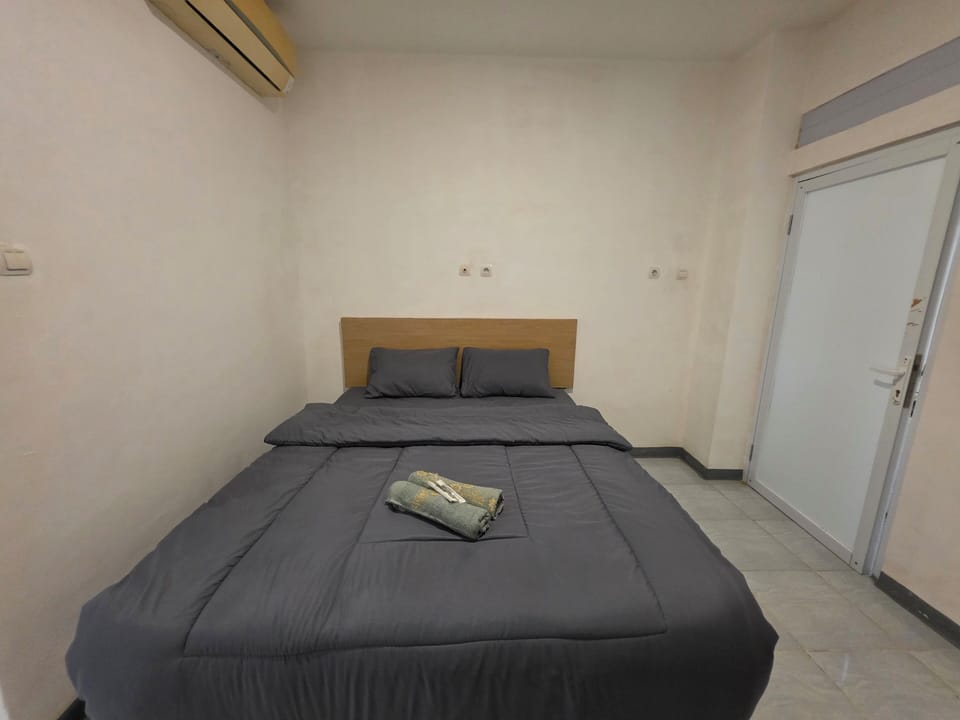 Deluxe Room | Desk