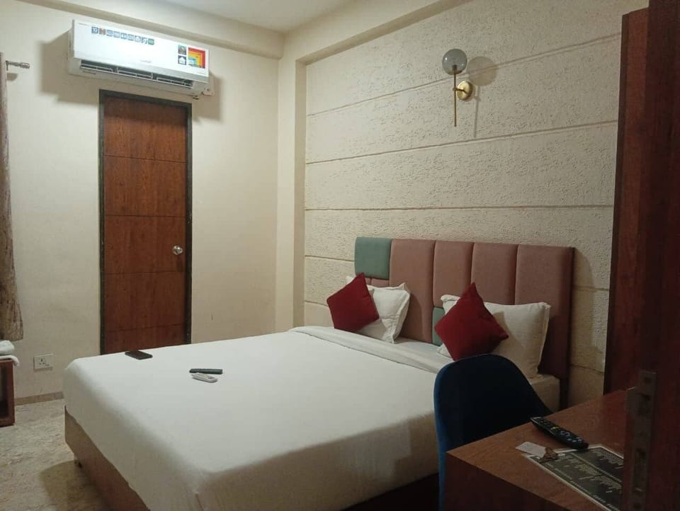 Standard Double Room, City View | Desk, WiFi (free)