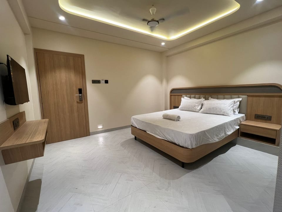 Double Room, City View | Desk, laptop workspace, WiFi (free)