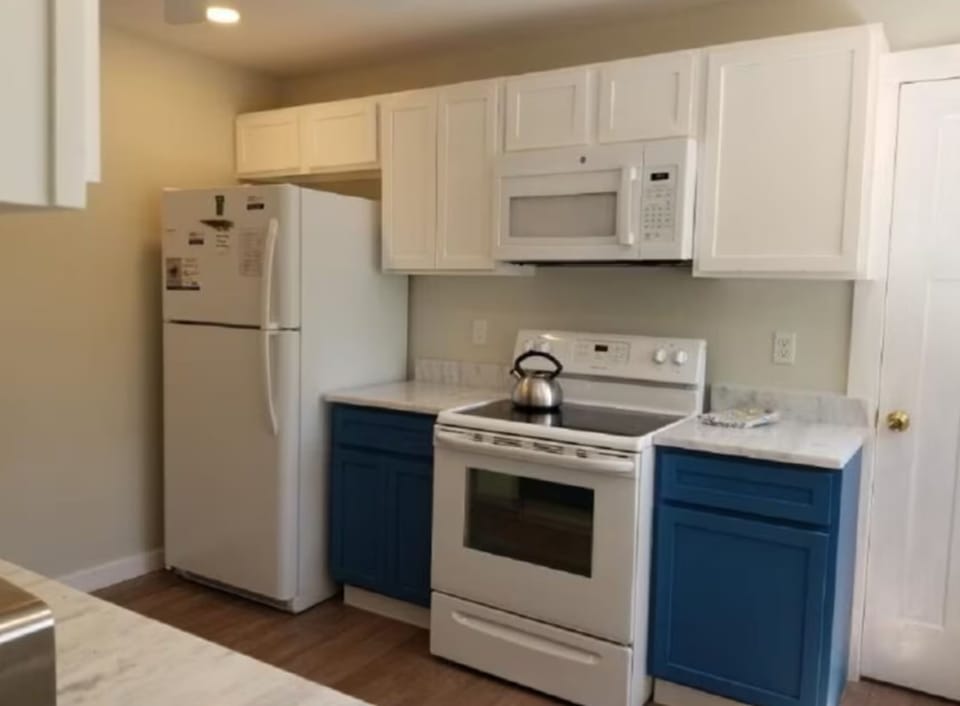 Signature Cottage, 3 Bedrooms, Patio | Private kitchen | Coffee/tea maker, fridge, microwave, oven
