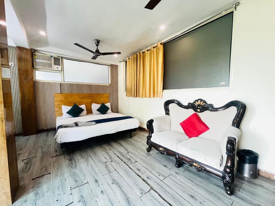 Egyptian cotton sheets, premium bedding, desk, laptop workspace