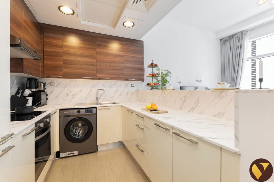 Luxury Apartment, Balcony, Canal View | Private kitchen | Full-size fridge, microwave, oven, stovetop