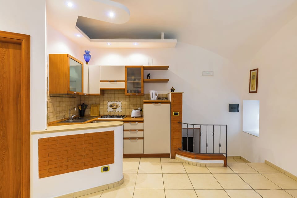 Studio (0 Bedroom) | Living area | TV