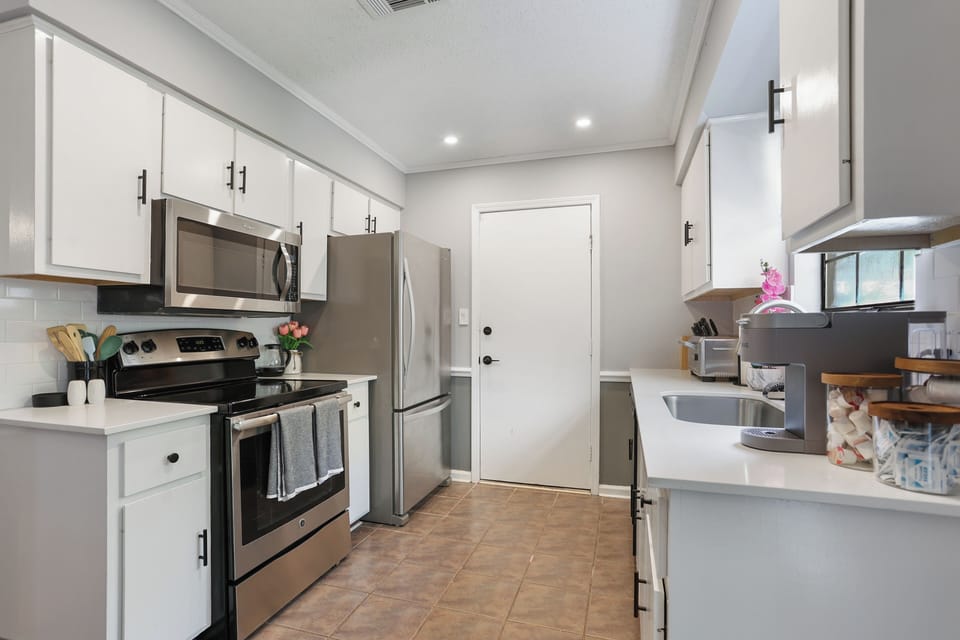 Bungalow, Patio, Garden View | Private kitchen