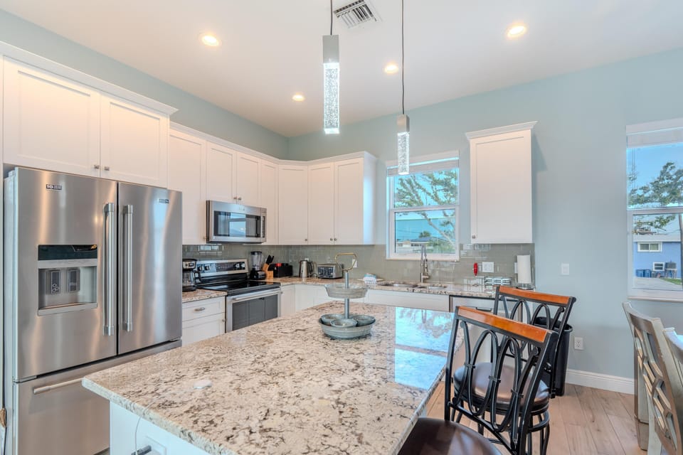 House, Multiple Beds (Harbor BayView) | Private kitchen | Toaster