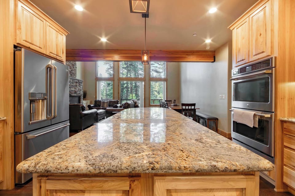 Chalet, Multiple Beds, Hot Tub, Mountain View (The T-Pot) | Interior