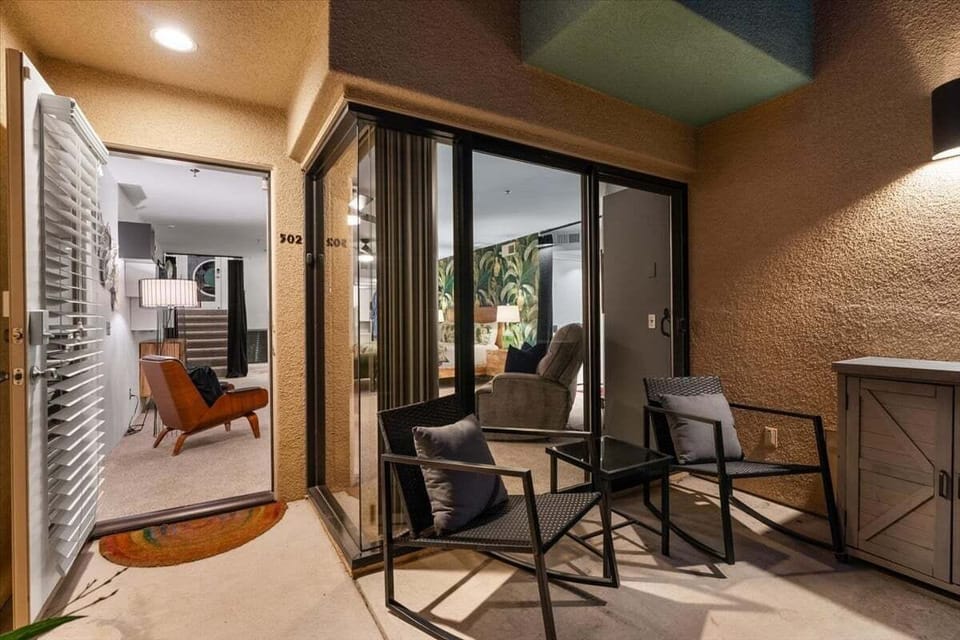Condo, 1 King Bed, Balcony, Mountain View (Stevens 502) | Interior