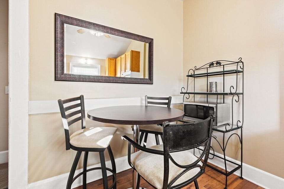 House, Private Bathroom (Big Yellow) | Shared kitchen