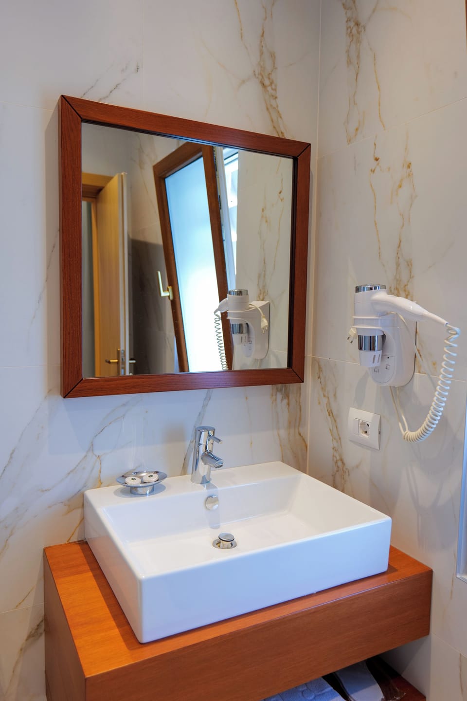 6 Miles Hotel Hotel in Ksamil
