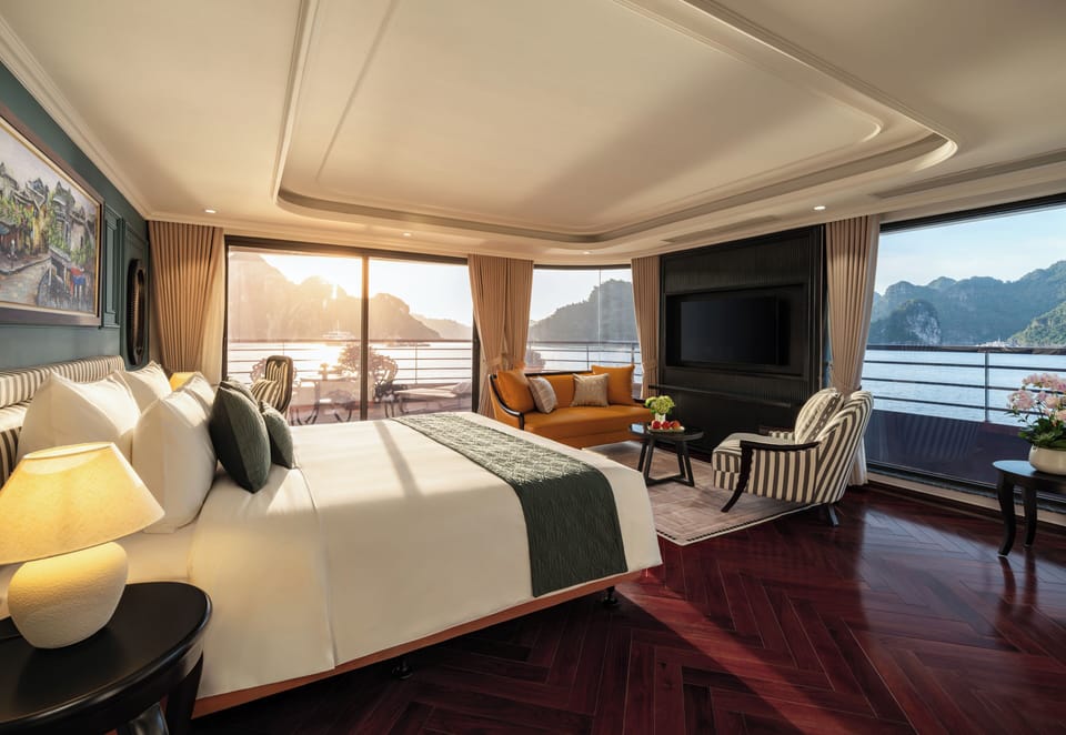 Halong Suite with Private Terrace & Bathtub and Starlink Internet Access | Minibar, desk, laptop workspace, soundproofing