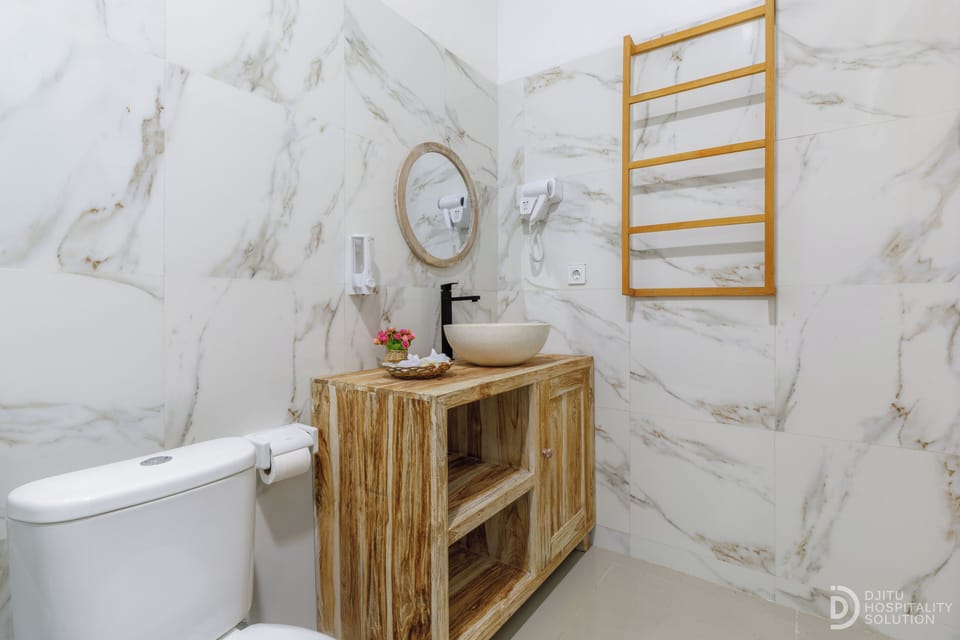 Deluxe Double Room, Patio, Sea View | Bathroom