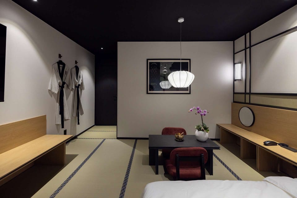 Dado (Tea ceremony) | Desk, laptop workspace, free WiFi
