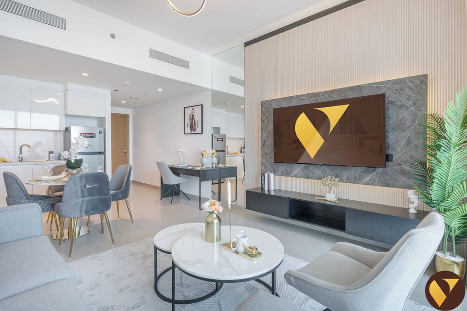 Luxury Apartment, Balcony, City View | Living area