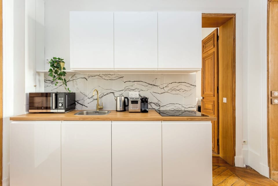 Apartment | Private kitchen | Fridge, microwave, stovetop, electric kettle