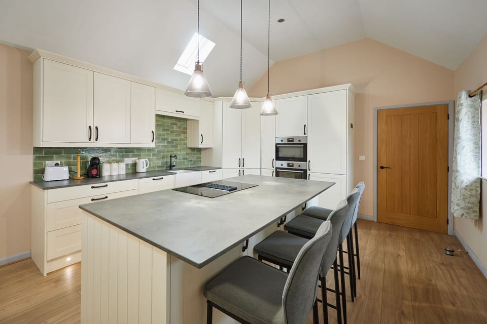 House | 3 bedrooms, desk