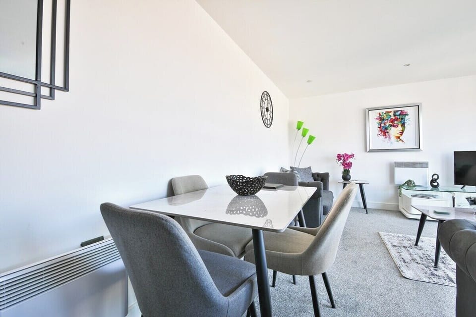 Apartment (Just Stay Wales Beautiful 1 Bed Flat ) | Dining