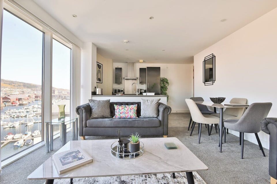 Apartment (Just Stay Wales Beautiful 1 Bed Flat ) | Living room | TV