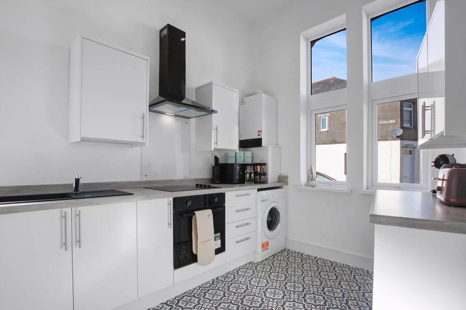 Apartment (Compact 1-Bed Flat for Friends & Coll) | Private kitchen