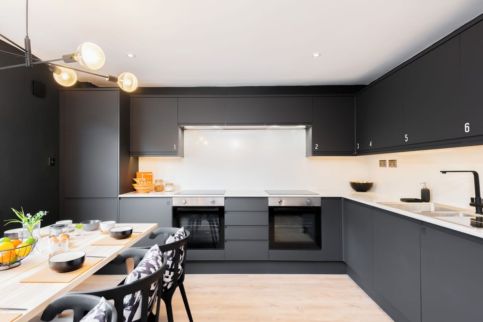 House, 6 Bedrooms | Private kitchen | Full-size fridge, microwave, stovetop, dishwasher