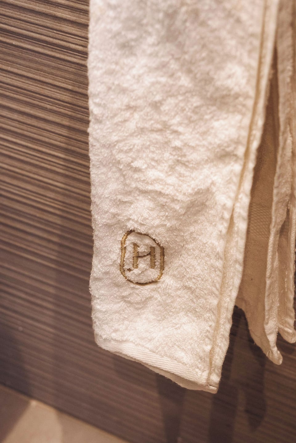 Deluxe Studio | Bathroom | Separate tub and shower, free toiletries, towels, soap