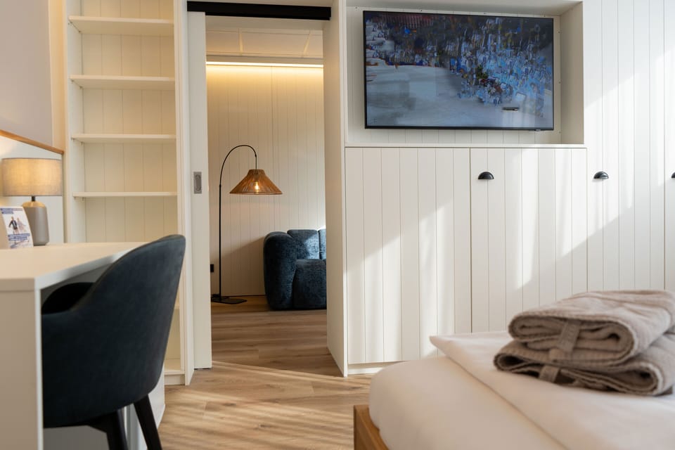 Comfort Suite, Balcony | In-room safe, blackout drapes, iron/ironing board, free WiFi