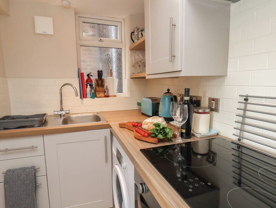 Cookware/dishes/utensils