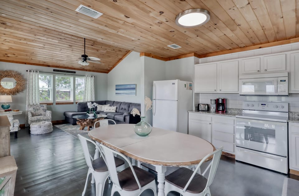 House, Multiple Beds (Whitesands Beach House - South) | Private kitchen | Oven, toaster