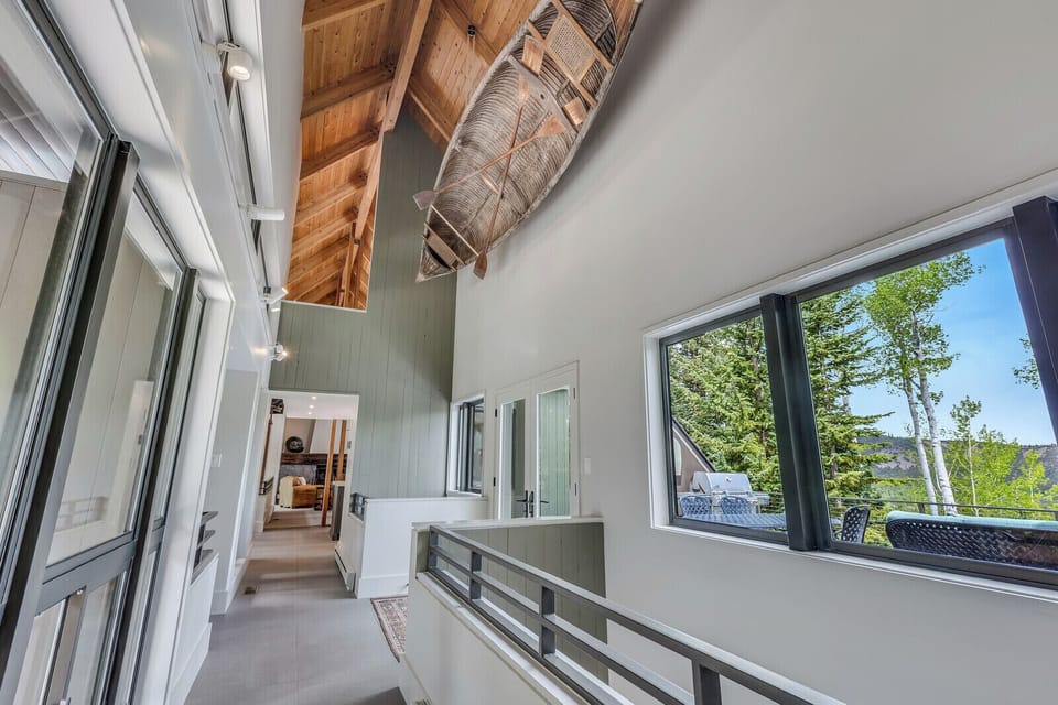 House, Balcony | Living area | Flat-screen TV, fireplace