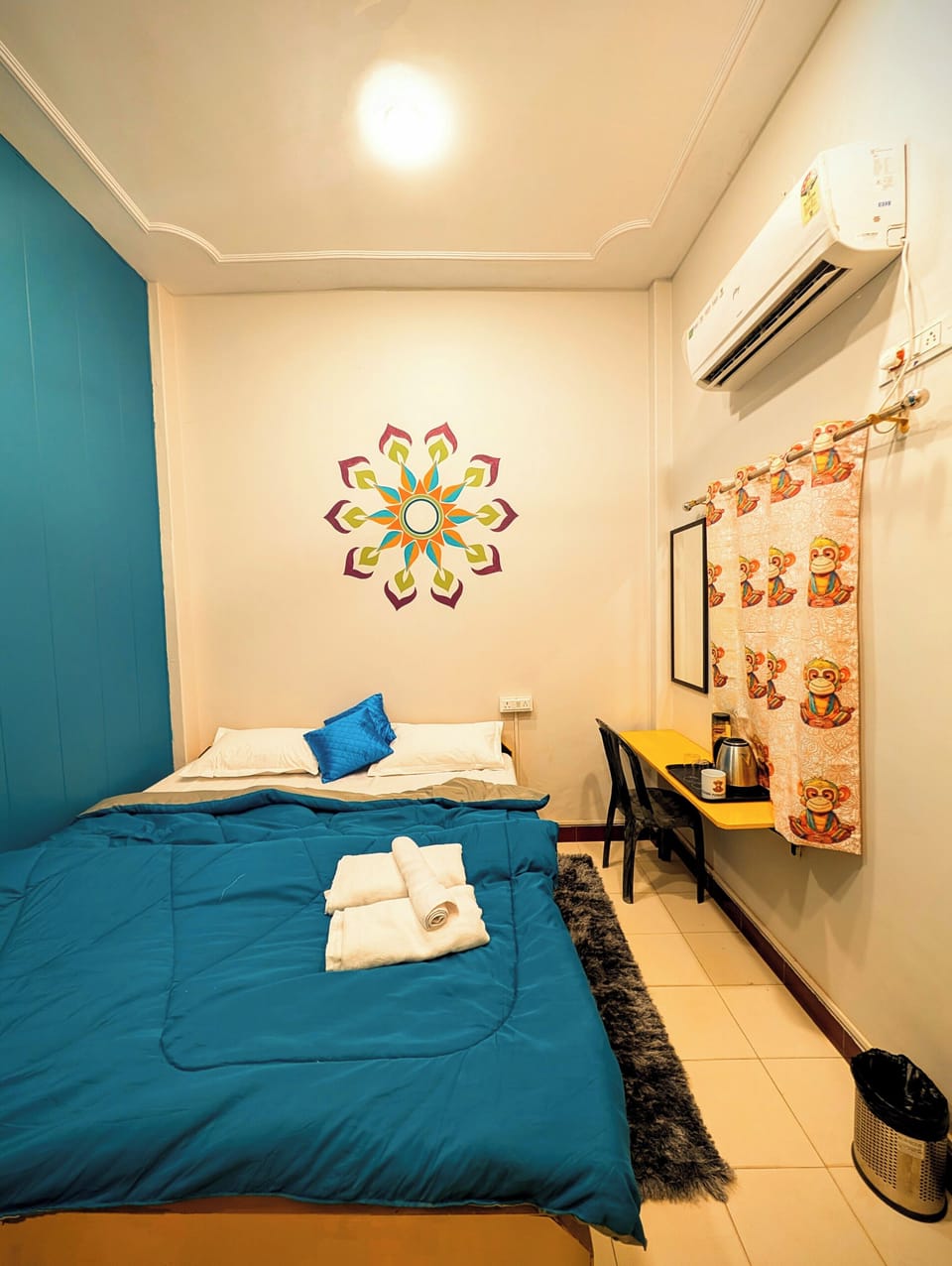 Memory foam beds, laptop workspace, free WiFi, bed sheets