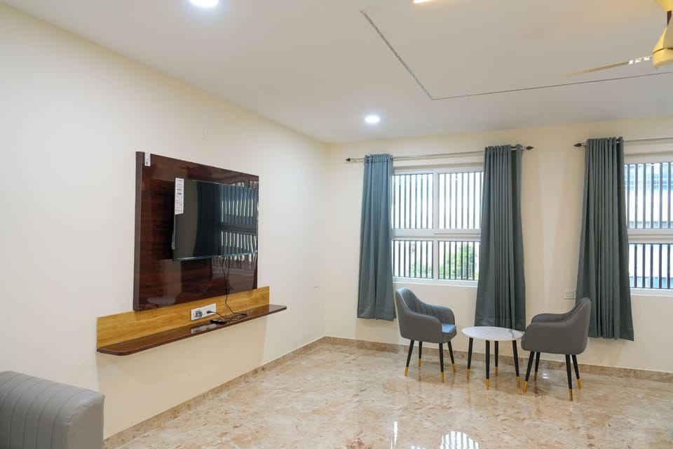 Luxury Double Room, City View | In-room safe, desk, laptop workspace, blackout drapes