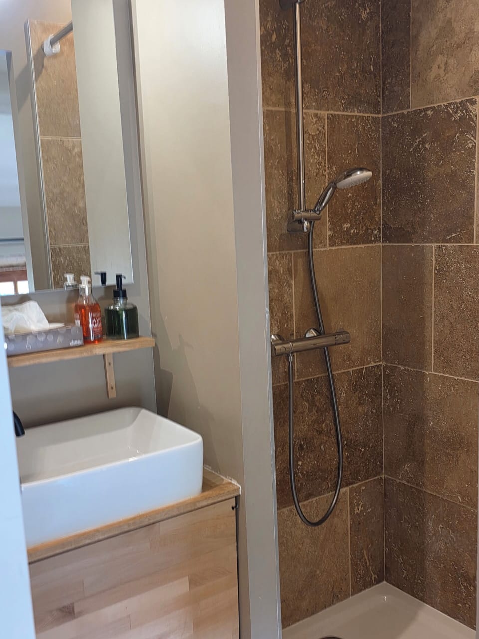 Comfort Room | Bathroom | Free toiletries, hair dryer, towels, soap