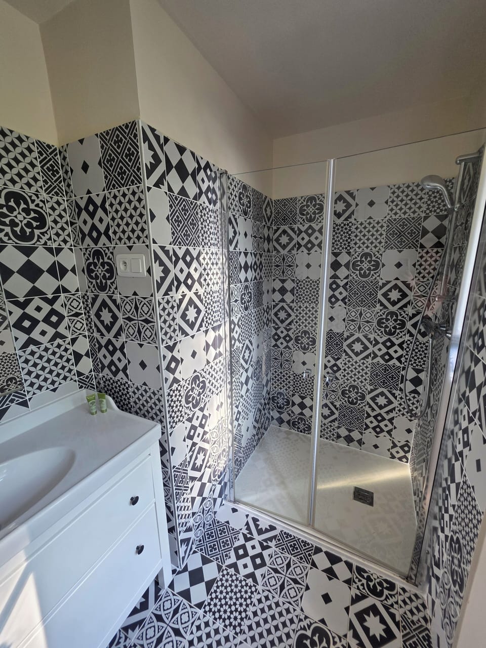 Superior Room | Bathroom | Free toiletries, hair dryer, towels, soap