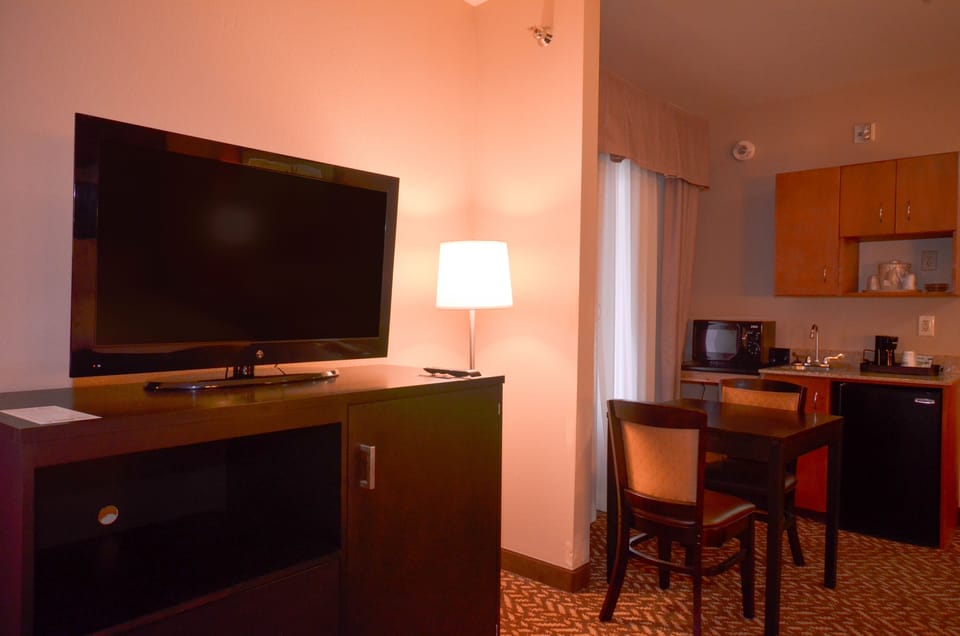 Standard Room, 2 Queen Beds, Accessible (Communications, Accessible Tub) | Room amenity
