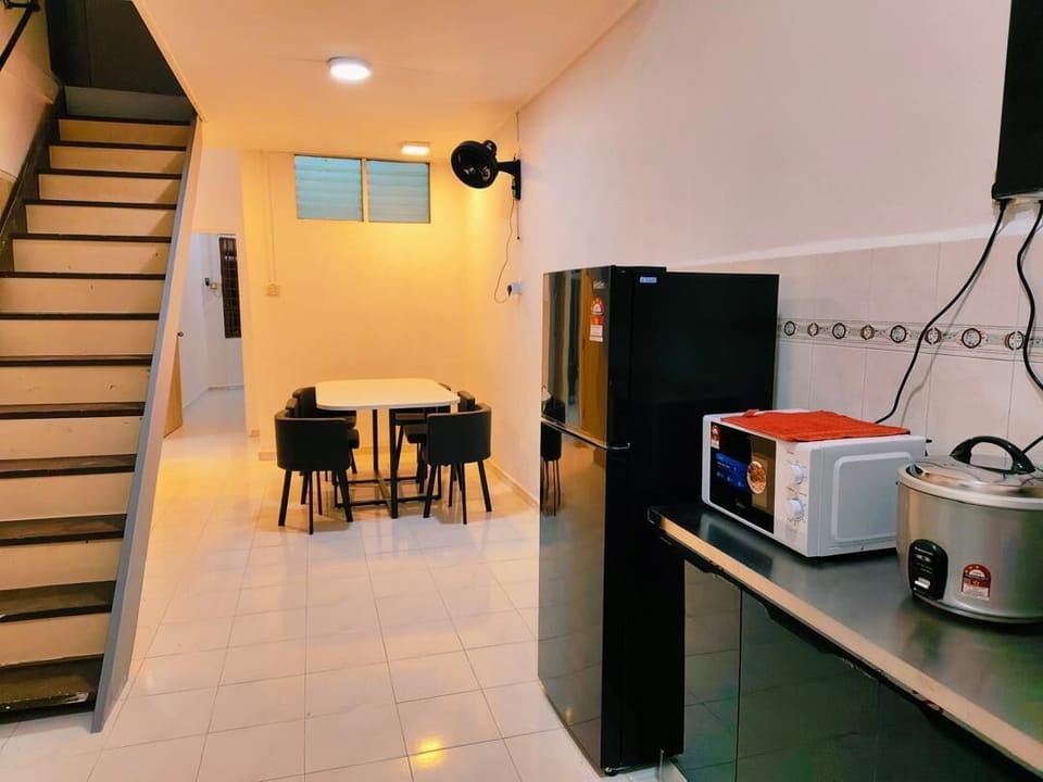 Standard Villa | Private kitchen | Fridge, microwave