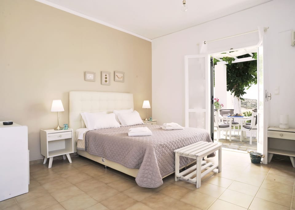 Family Studio Suite, 3 Twin Beds, Non Smoking, Sea View (For 3) | Premium bedding, minibar, in-room safe, soundproofing