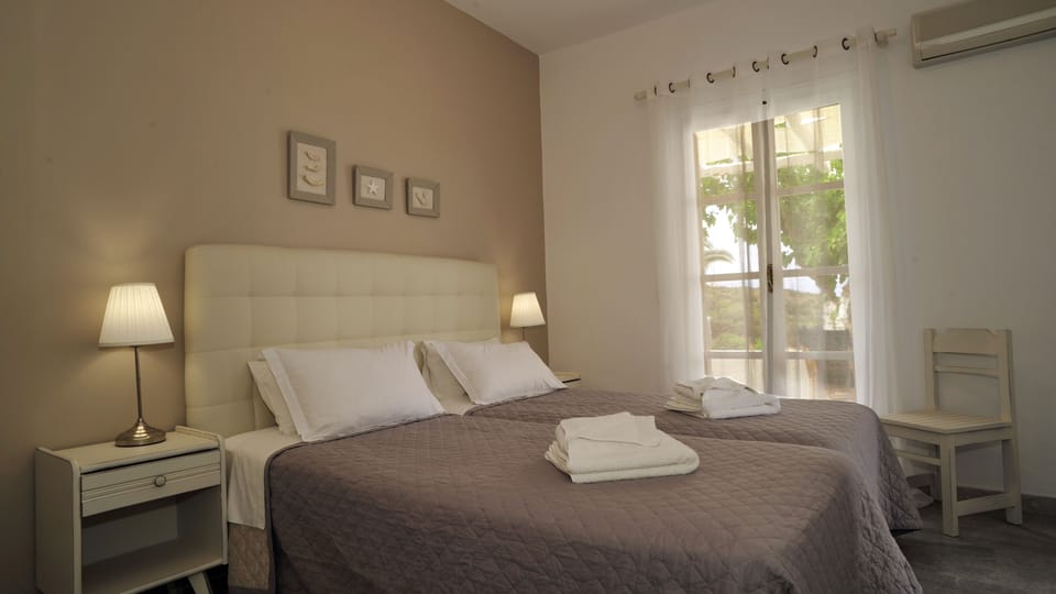 Family Suite, 2 Bedrooms, Non Smoking, Sea View | Premium bedding, minibar, in-room safe, soundproofing