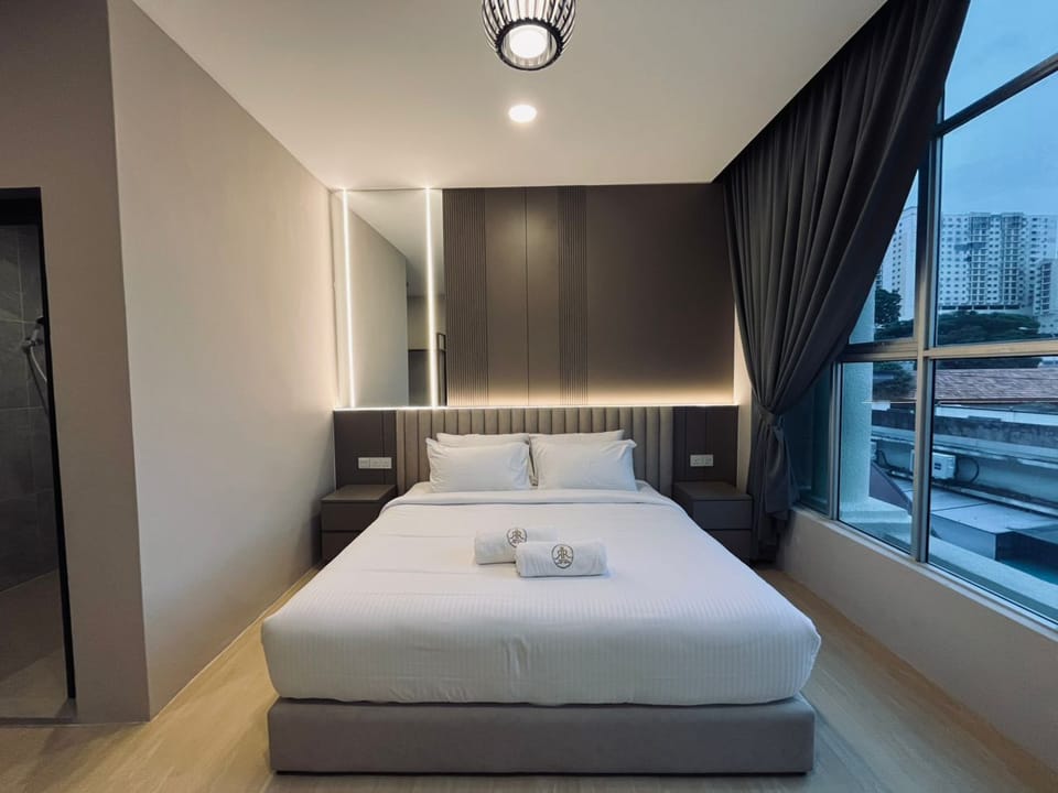 Deluxe Double Room, City View | Desk, laptop workspace, blackout drapes, iron/ironing board