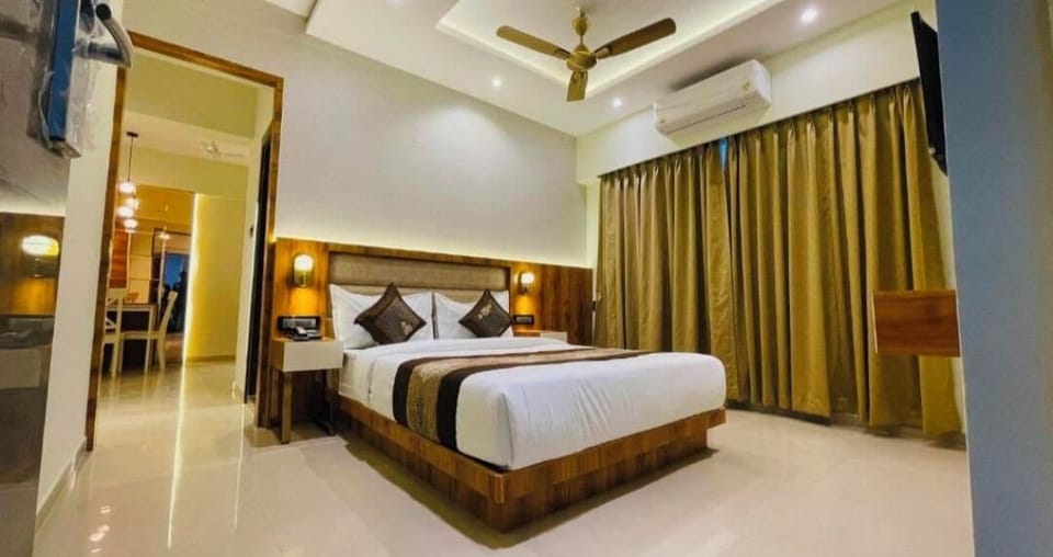 Family Double Room, City View | In-room safe, blackout drapes, soundproofing, iron/ironing board