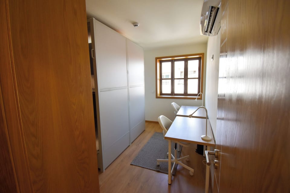 Desk, laptop workspace, free WiFi