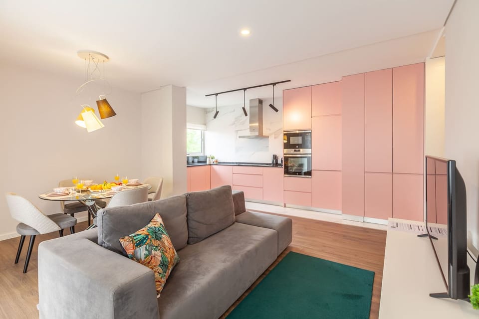 House | 2 bedrooms, desk