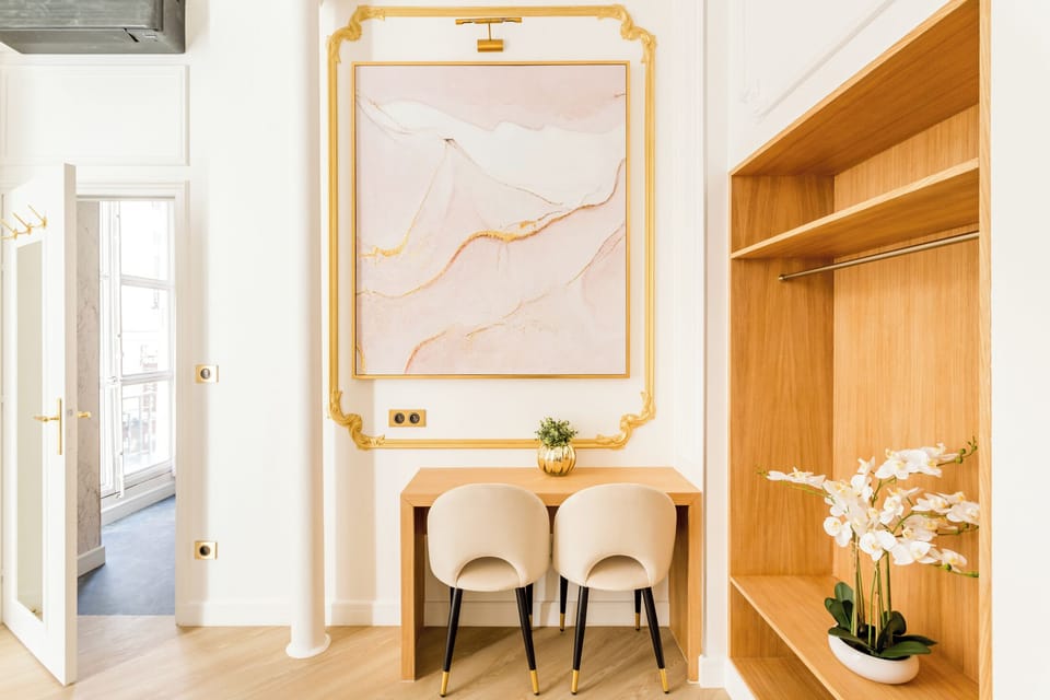 Apartment | Hypo-allergenic bedding, pillowtop beds, in-room safe