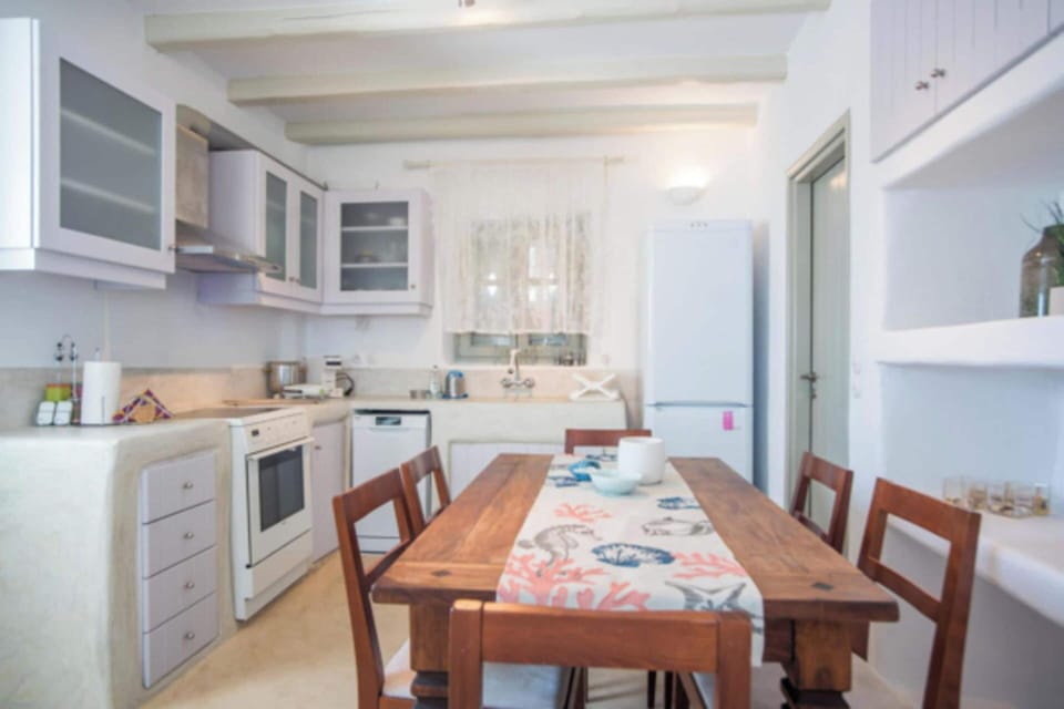 Villa, Mountain View | Private kitchen | Full-size fridge, microwave, oven, stovetop