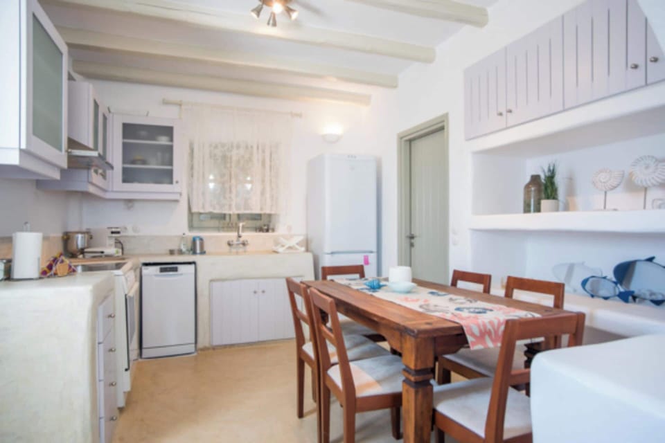 Villa, Mountain View | Private kitchen | Full-size fridge, microwave, oven, stovetop