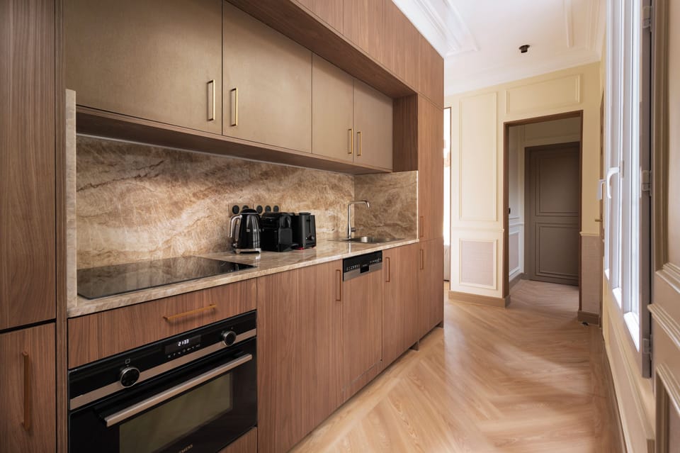 Apartment, Garden View | Private kitchenette | Fridge, microwave, oven, stovetop