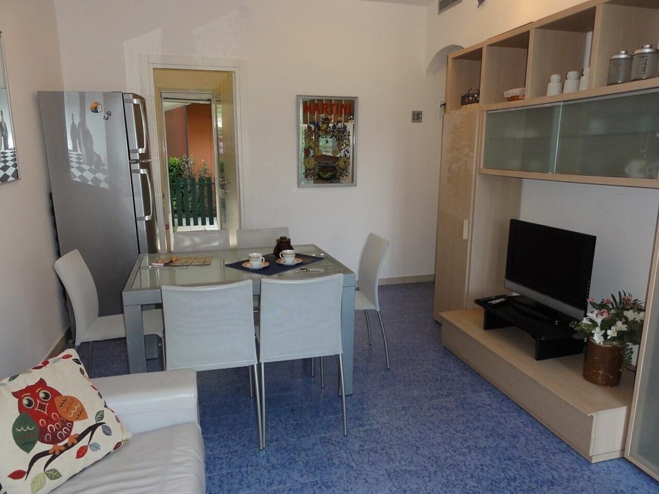 Apartment, 2 Bedrooms, Patio, Garden View | Living room