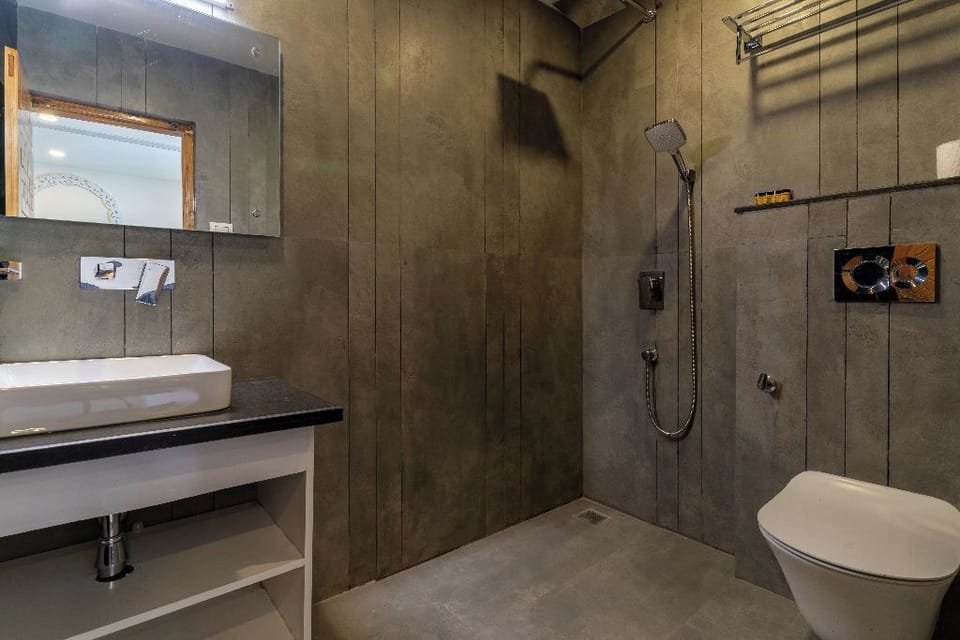 Superior Double Room with Mountain View x A Block | Bathroom | Shower