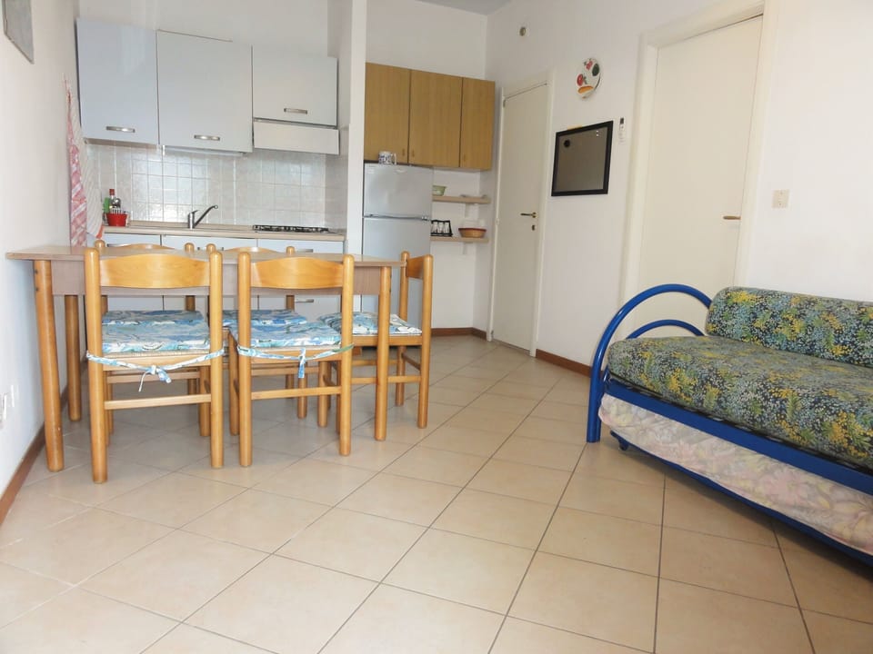 Apartment, 1 Bedroom, Patio | Living room